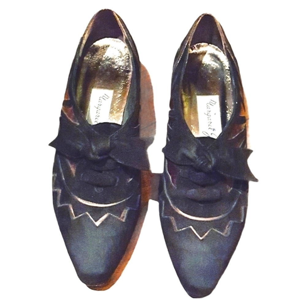 Margaret Jerrold - Metallic Suede Bow‎ Cut Out Loafers